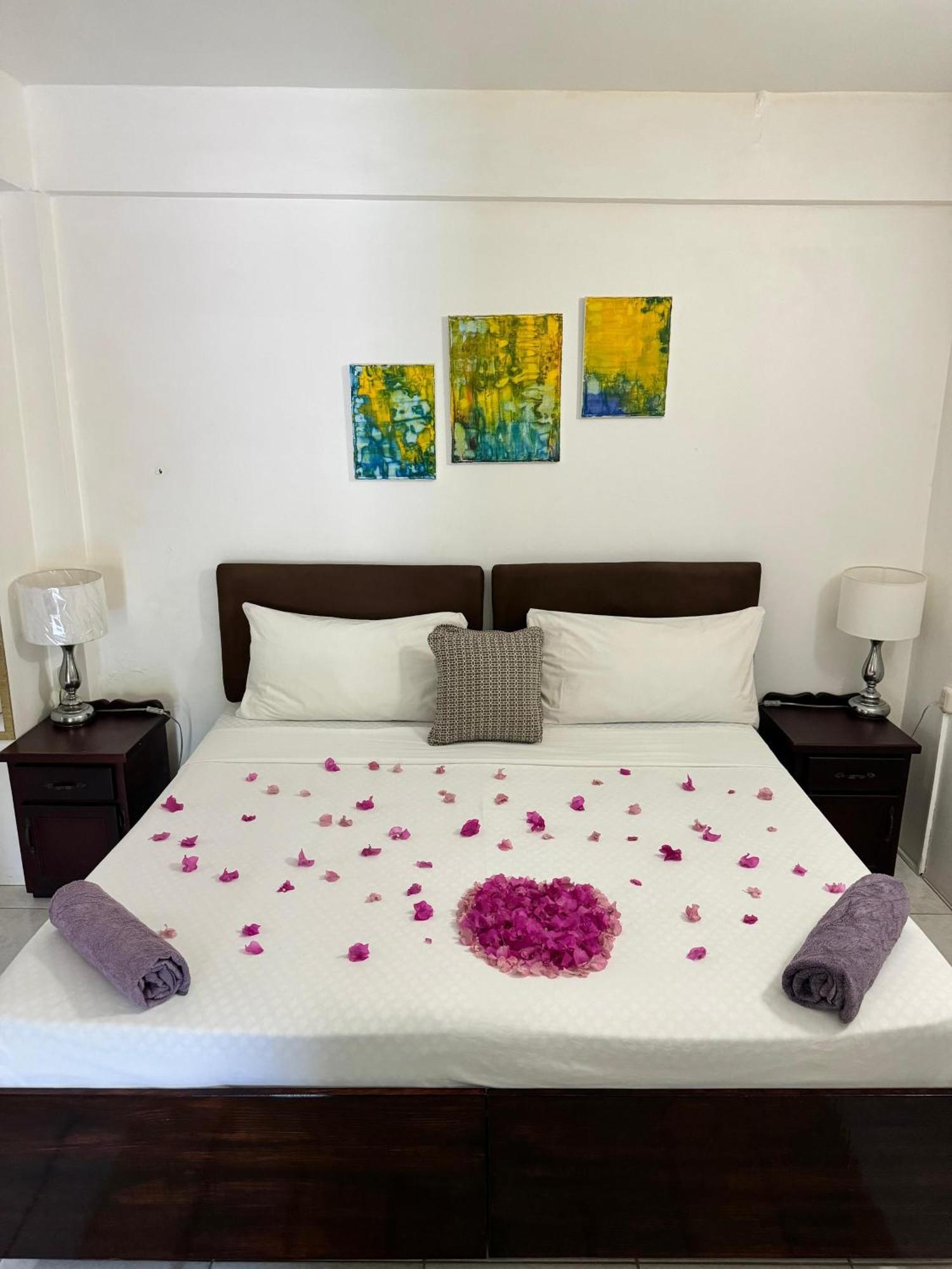 Tropical Apartments Tobago Скарборо Экстерьер фото